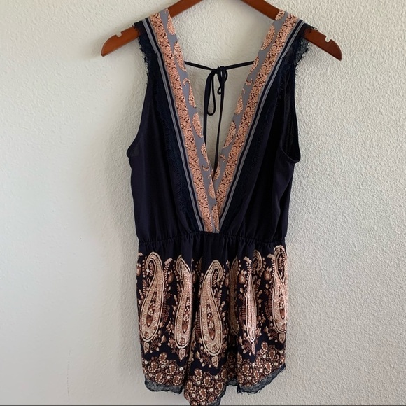 Illa Illa Deep V Romper Playsuit Jumpsuit Flirty Lace Romantic Boho Small - Picture 5 of 15